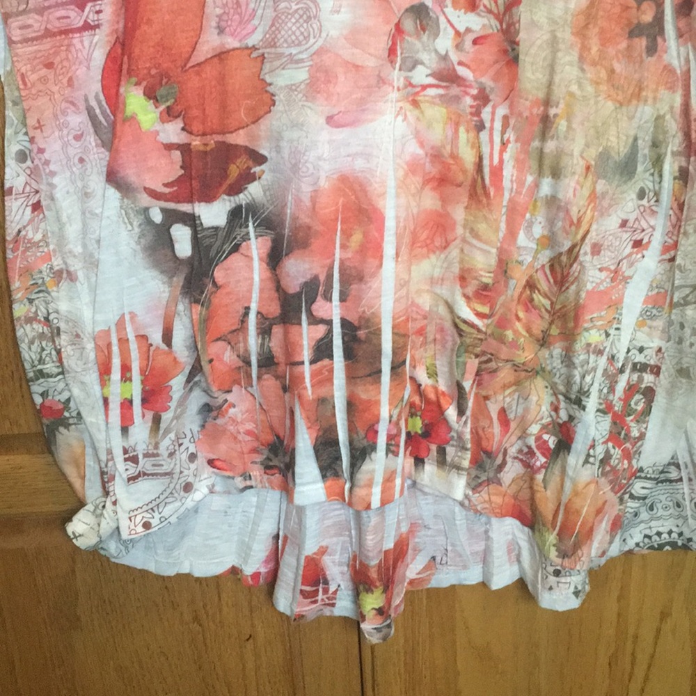 Flowered top - Picture 2 of 3